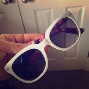 2 pair of fashion sunglasses $10 for both🏖☀️👓